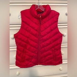 GAP women’s puffer vest
